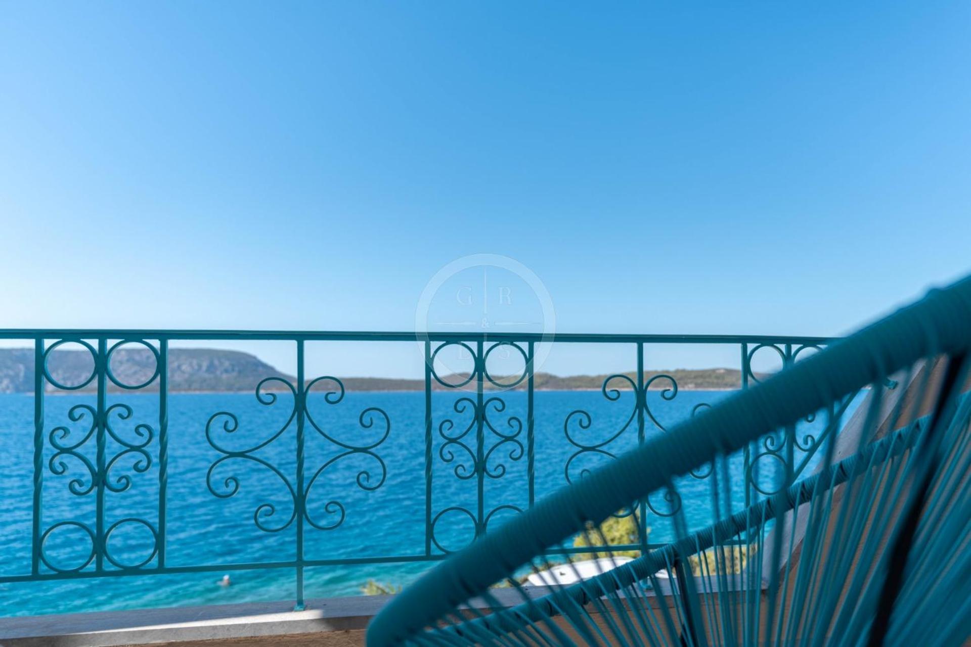 Ariadni Apartment *